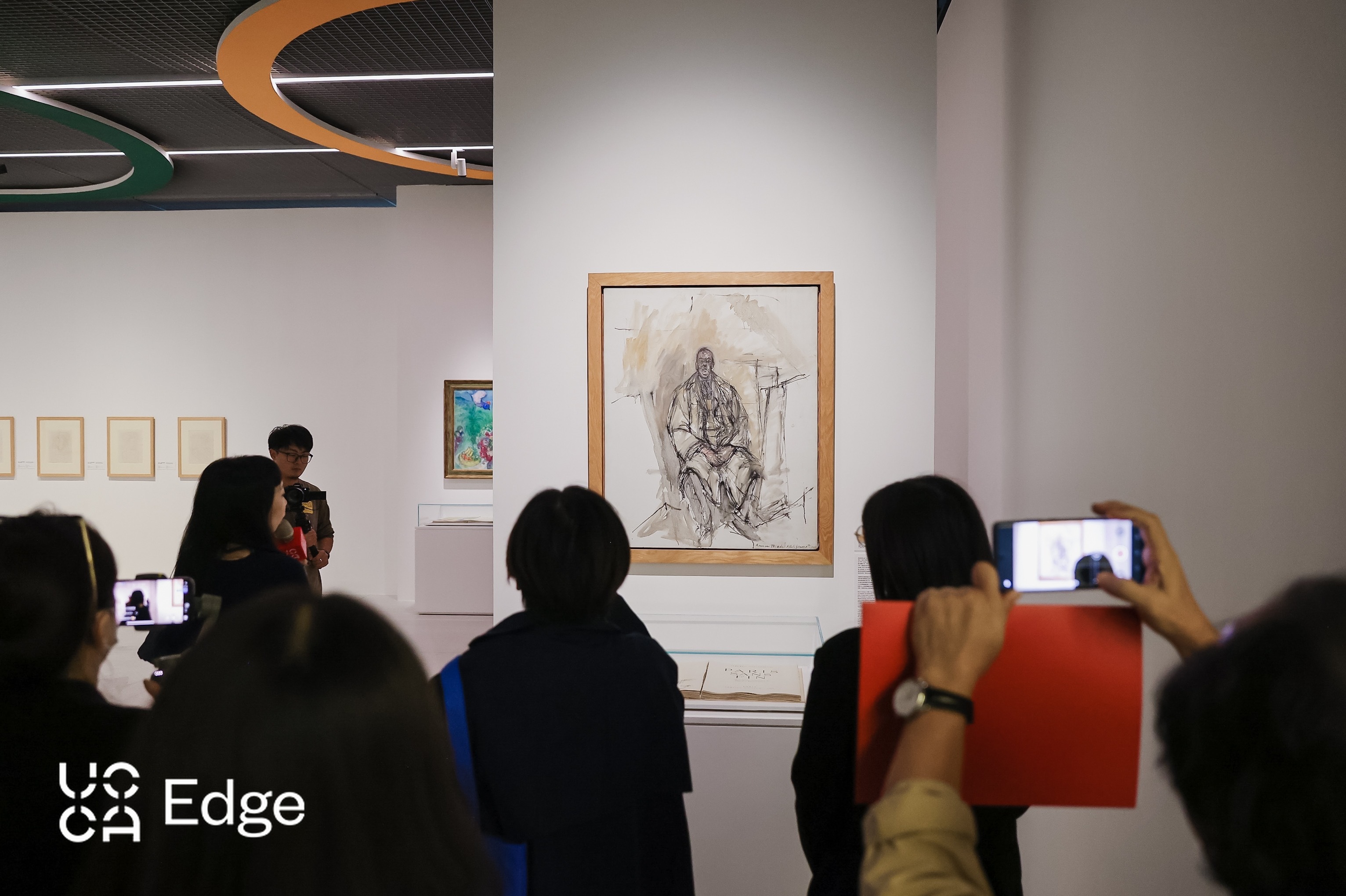 展览现场，贾科梅蒂作品《特利亚德肖像》